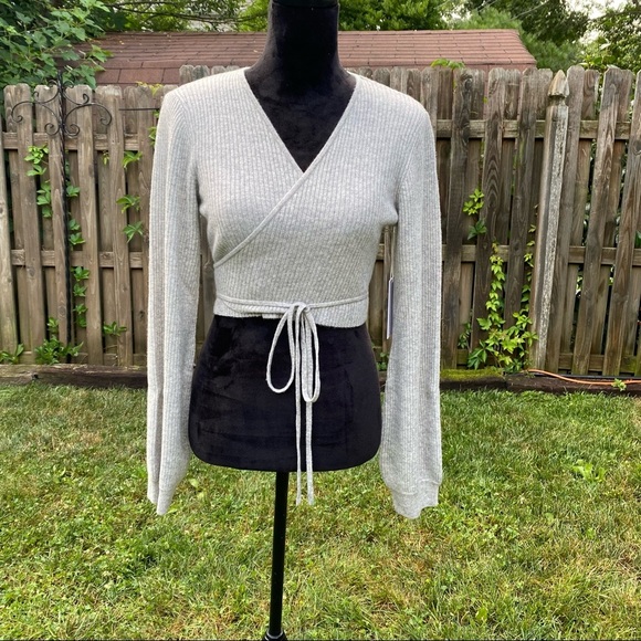 Reformation Remus Cashmere Light Grey Wrap Crop Ribbed Sweater Size Large NWT - Picture 10 of 15